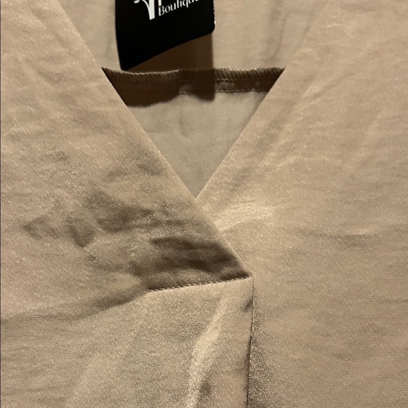Women's Boutique Tan Silk Top - Picture 5 of 8